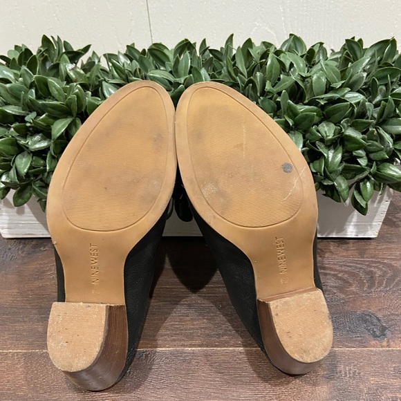 Nine West Hannah Mule Clogs
Black Leather Block Heel Almond Toe
Chunky Heel Sz 8 - Picture 8 of 8